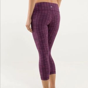 SOLD lululemon Wunder Under Crop leggings SZ 4